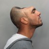 Uomo con la testa a metà Uomo con la testa a metà